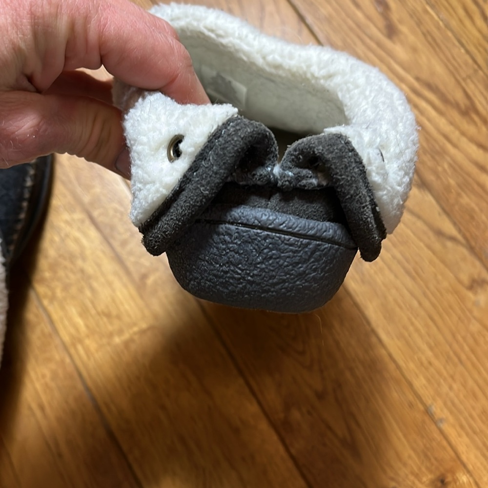 Clarks | women’s slippers with leather upper and Sherpa lining shoe size 8 - Picture 11 of 11